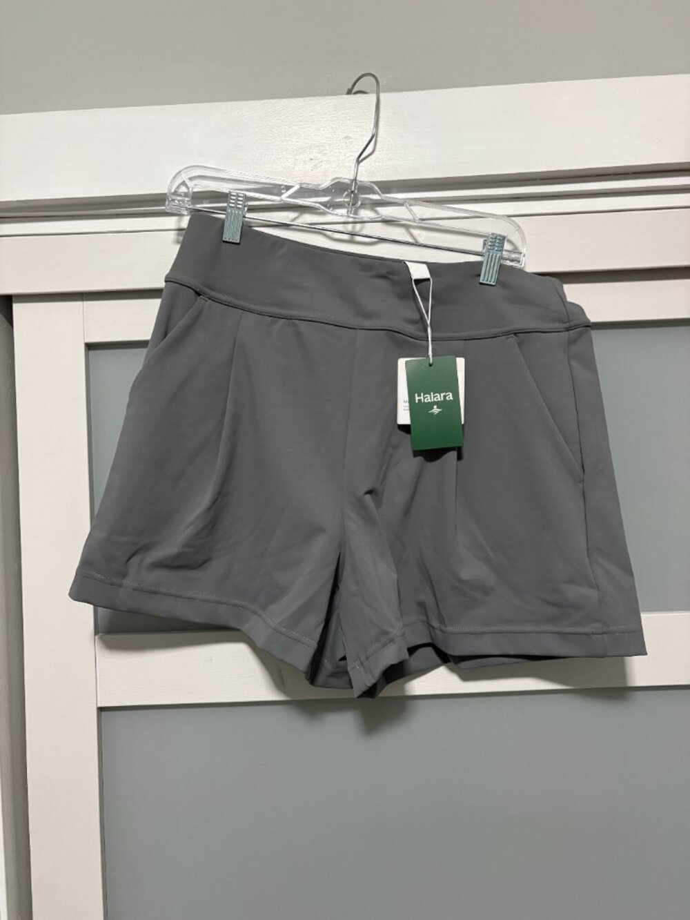 Halara Ladies Dart Front Gray Shorts sz Large L NEW